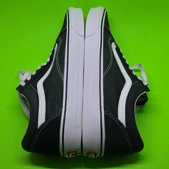 EUC Vans Dark Green Faux Suede Skate Shoes Mens 10.5 - Picture 9 of 14